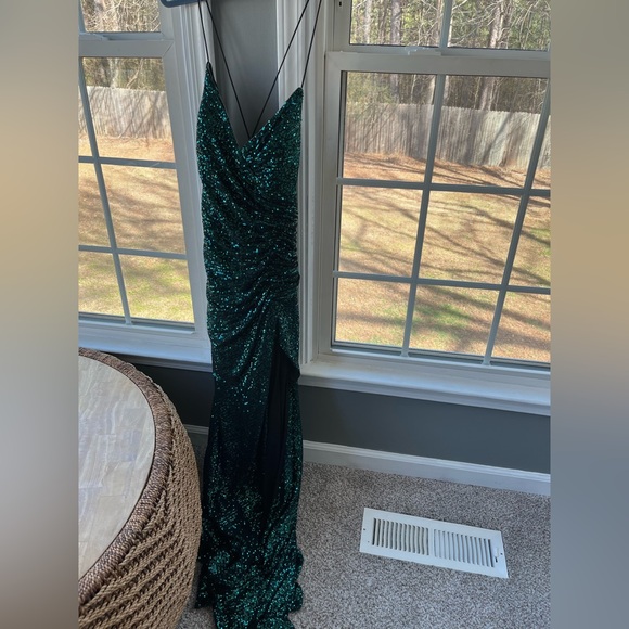 Cinderella Divine CH225 in Emerald Green - Picture 4 of 12